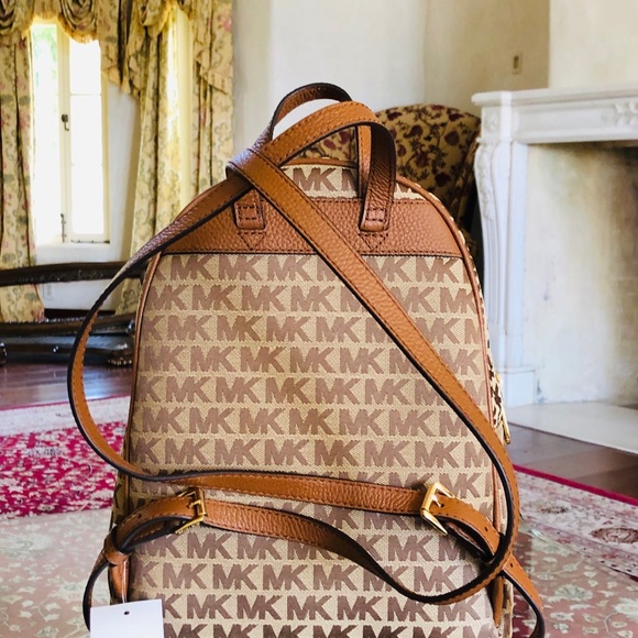 Michael Kors md Abbey Backpack&wallet&pom pom - Picture 2 of 8